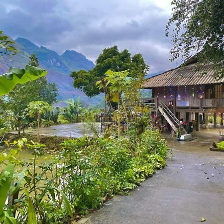 Du Gia Van Chung Homestay Làng Cac Eksteriør billede