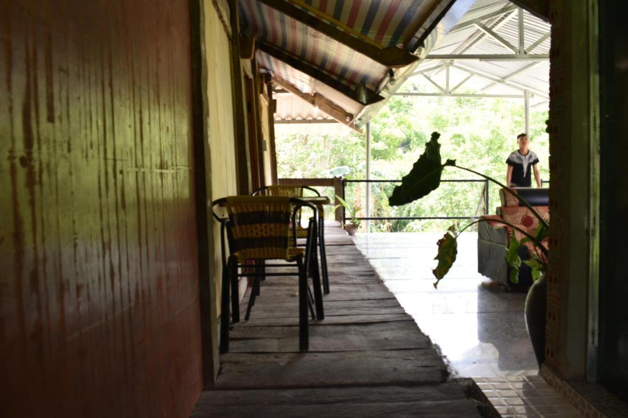 Du Gia Van Chung Homestay Làng Cac Eksteriør billede