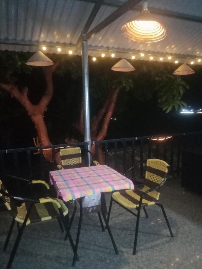 Du Gia Van Chung Homestay Làng Cac Eksteriør billede