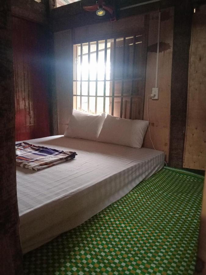 Du Gia Van Chung Homestay Làng Cac Eksteriør billede