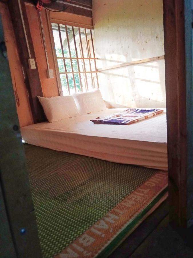 Du Gia Van Chung Homestay Làng Cac Eksteriør billede