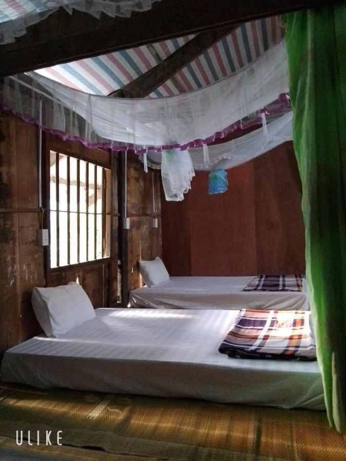 Du Gia Van Chung Homestay Làng Cac Eksteriør billede