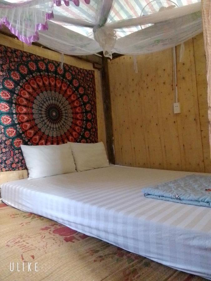 Du Gia Van Chung Homestay Làng Cac Eksteriør billede
