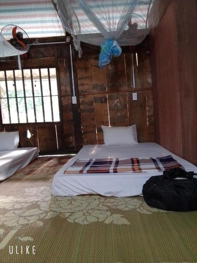 Du Gia Van Chung Homestay Làng Cac Eksteriør billede