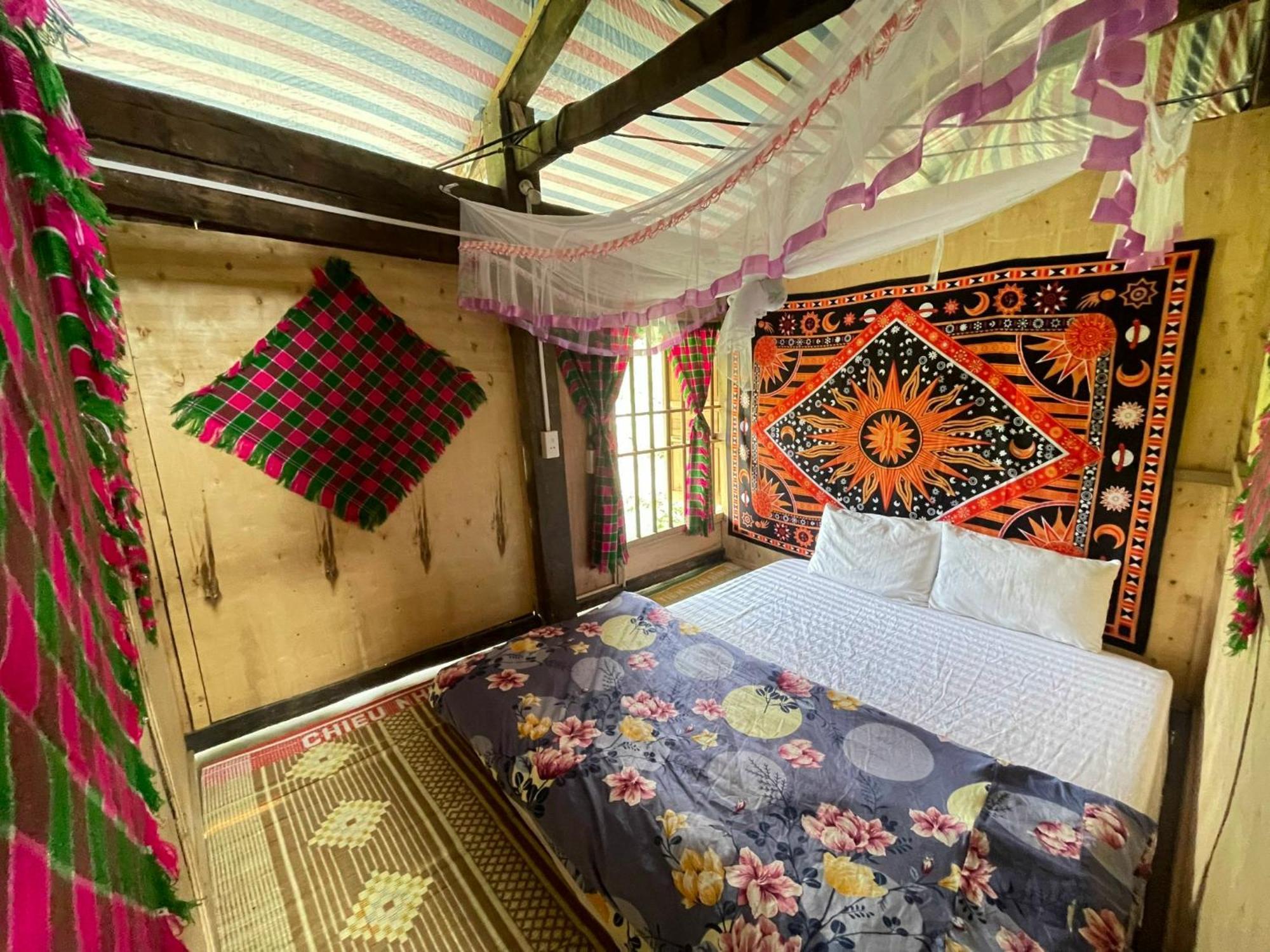 Du Gia Van Chung Homestay Làng Cac Værelse billede