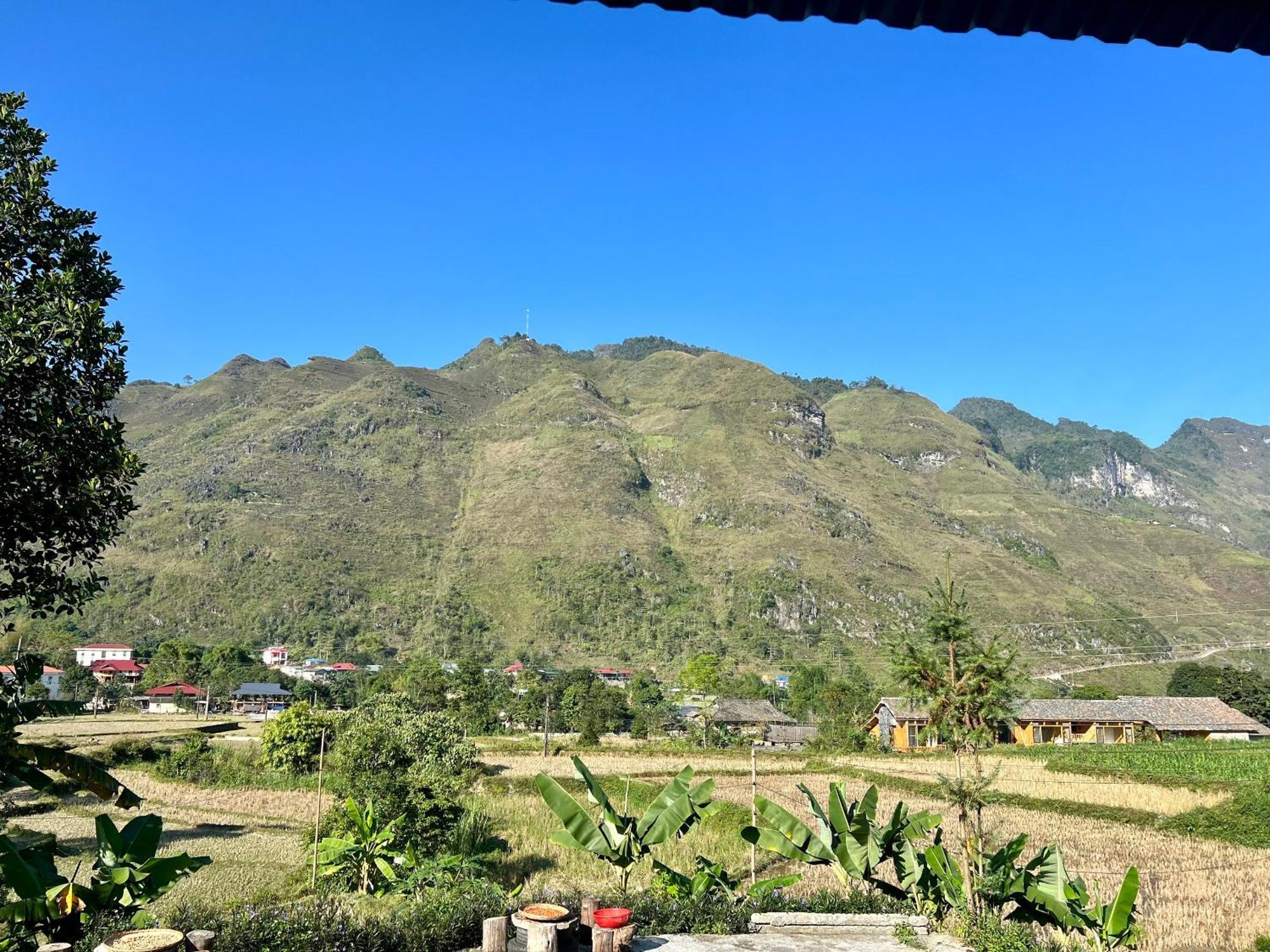 Du Gia Van Chung Homestay Làng Cac Eksteriør billede